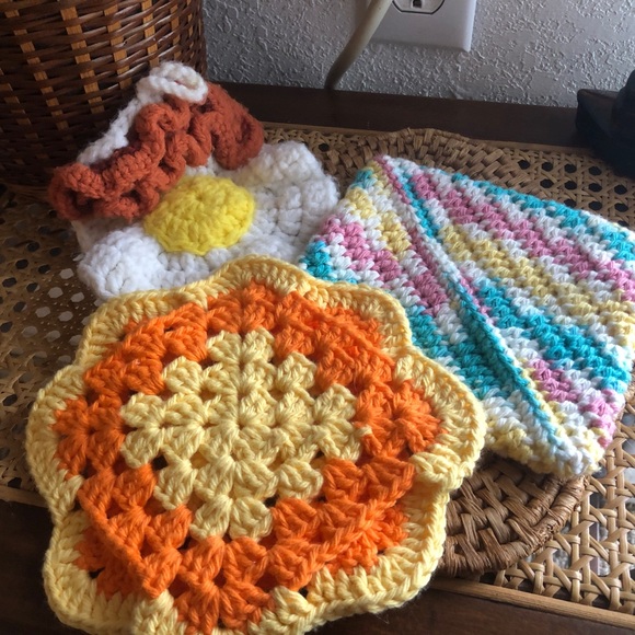 Trio of Vintage Crochet Hot Pads/Trivets - Picture 10 of 12